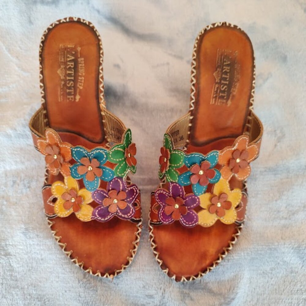 Beautiful L'Artiste Leather Sandals, Size 6